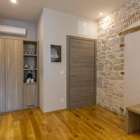 Tifani Luxury Split