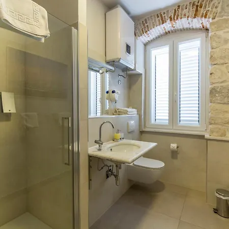 Tifani Luxury Split